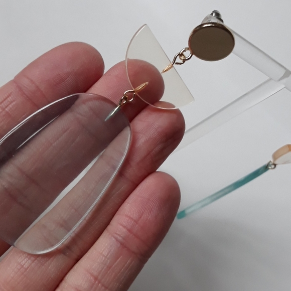 *2 for $15* Blue Peach Resin Drop Earrings - Picture 5 of 5